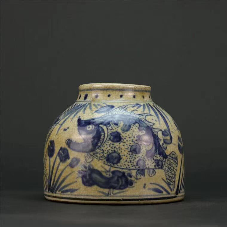 Old Chinese  blue and white porcelain fish pattern pot Porcelain Jar 10.6cm