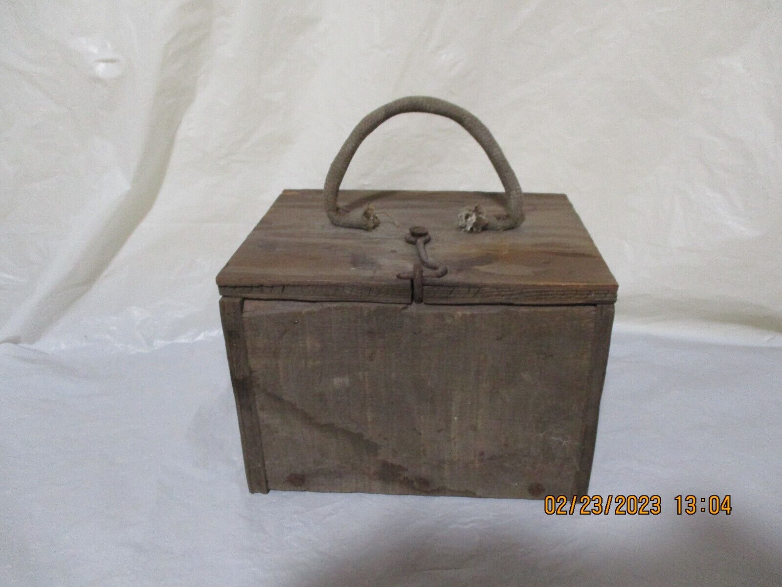 Vintage Primitive Hand Made Wood Metal Twine Handle Fishing Bait Box Hinged Lid