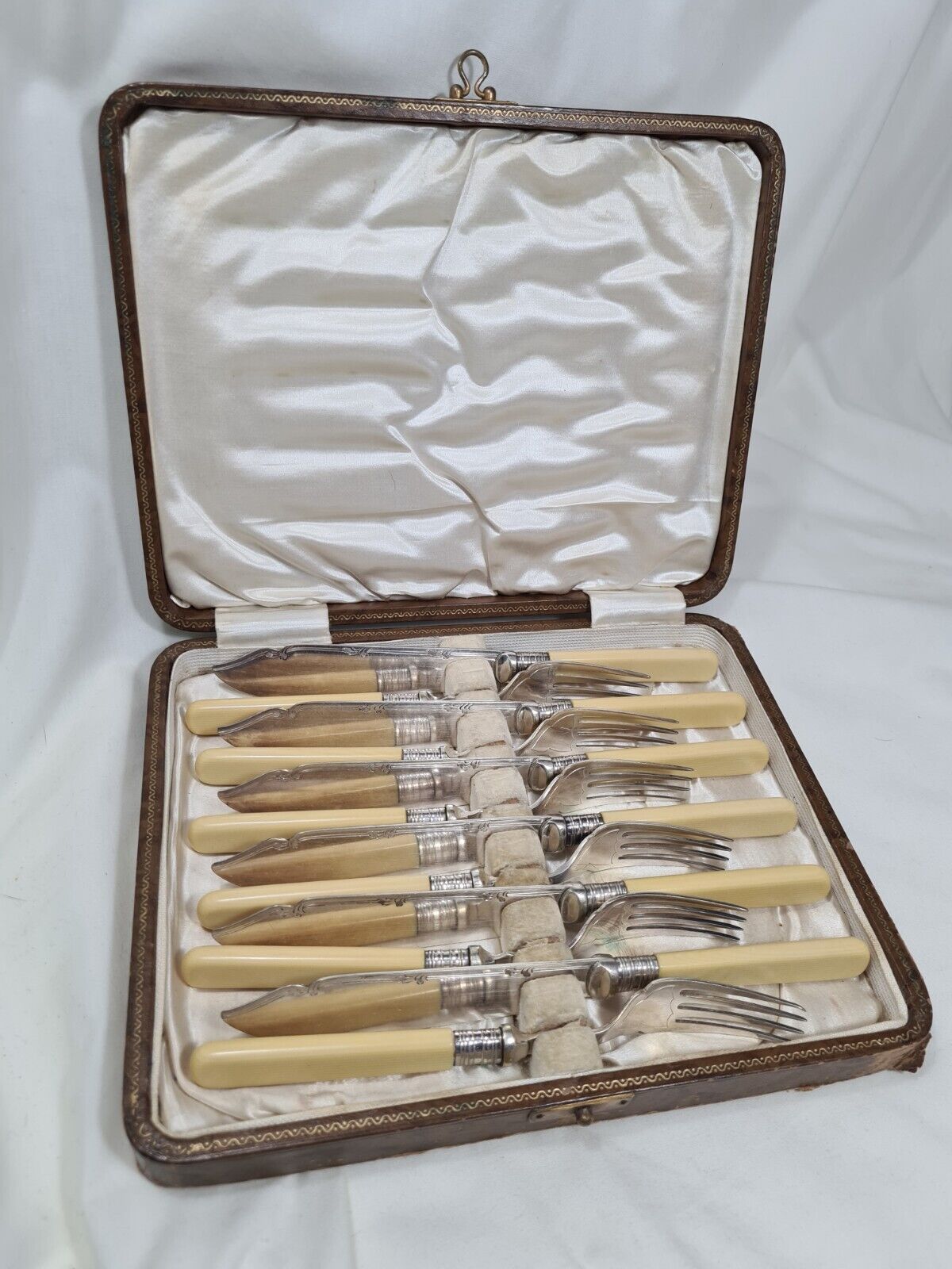 Antique 12 Piece Set Of Large Silver Plated EPNS Decorative Fish Cutlery In Box