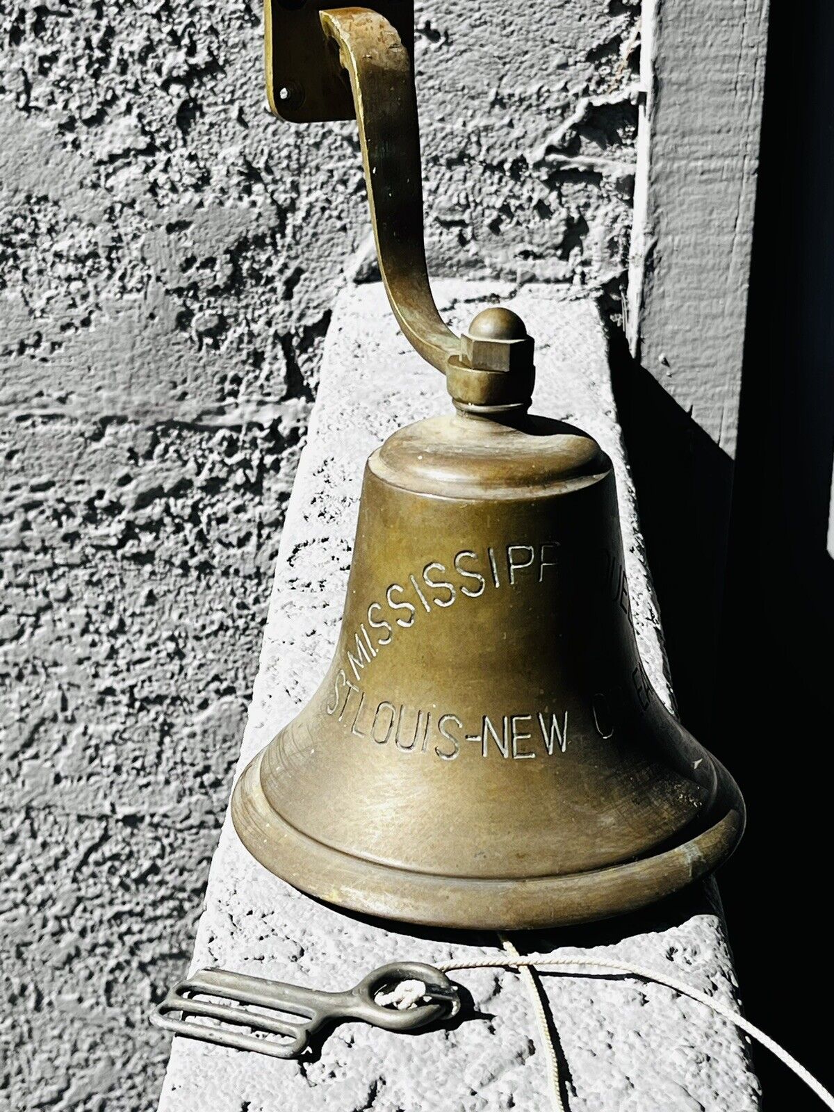 Large VINTAGE Brass MISSISSIPPI QUEEN Steam Boat St. Louis New Orleans Bell