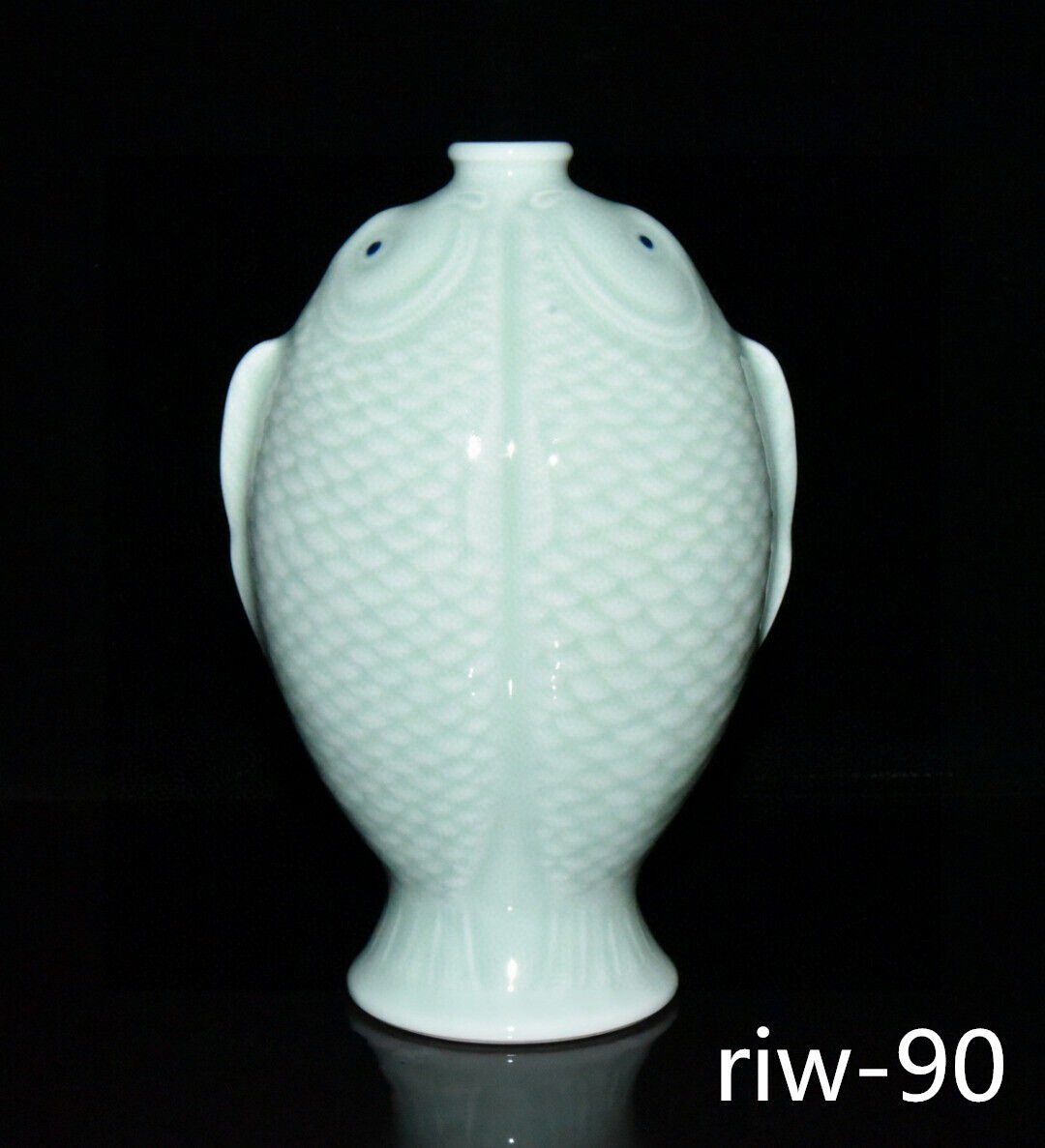 Chinese antique the Qing dynasty Bean green glaze Carved fish bottle