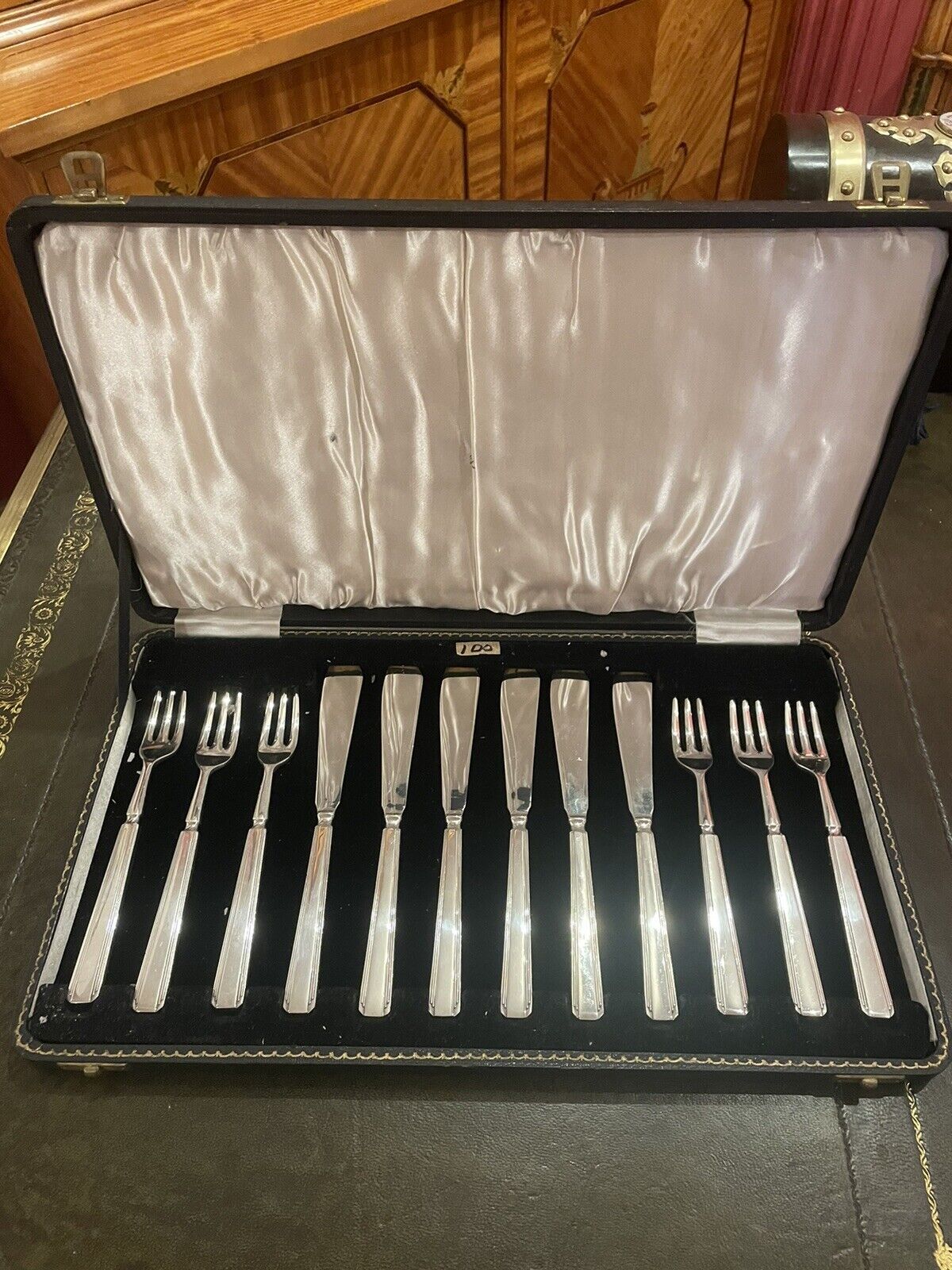 A Cased Set of 6 Art Decò Silver Plated Fish Cutlery Set By Elkington Circa 1920