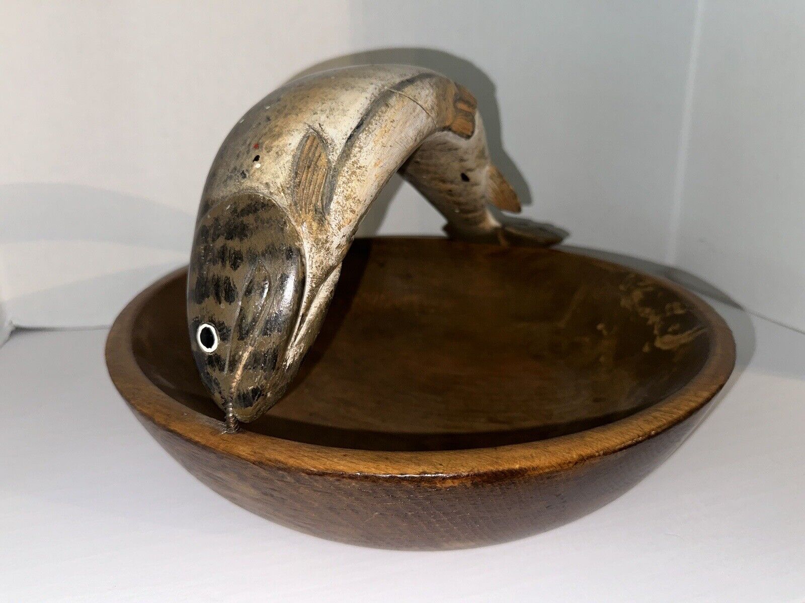 Vintage Hand Carved Folk Art Wood bowl w/ Trout Fish Handle Antique Wooden 13”