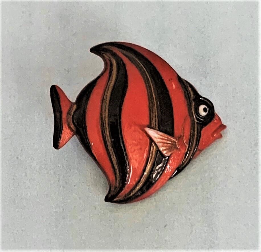 Vintage Realistic Toshikane - Arita Porcelain Fish Button