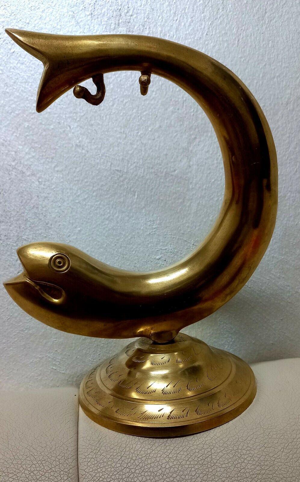 22.2 Oz ( 630 g ) Heavy Big VINTAGE Art Copper Fish Statue on a Stand - Ancient