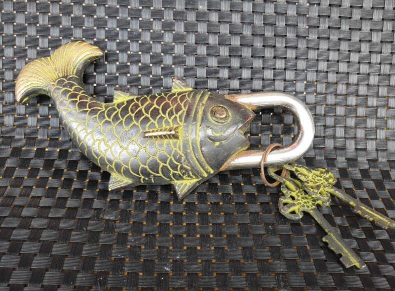 Old Chinese bronze copper handmade fish lock and key
