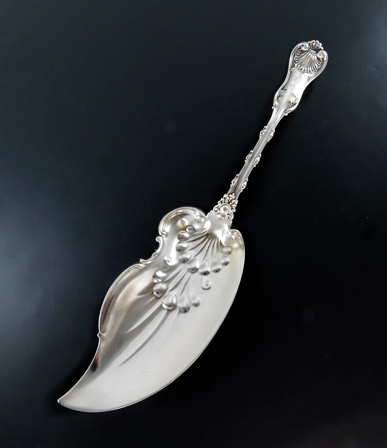 Wonderful Whiting Imperial Queen Sterling Silver Fish Server K Mono 9 3/8”