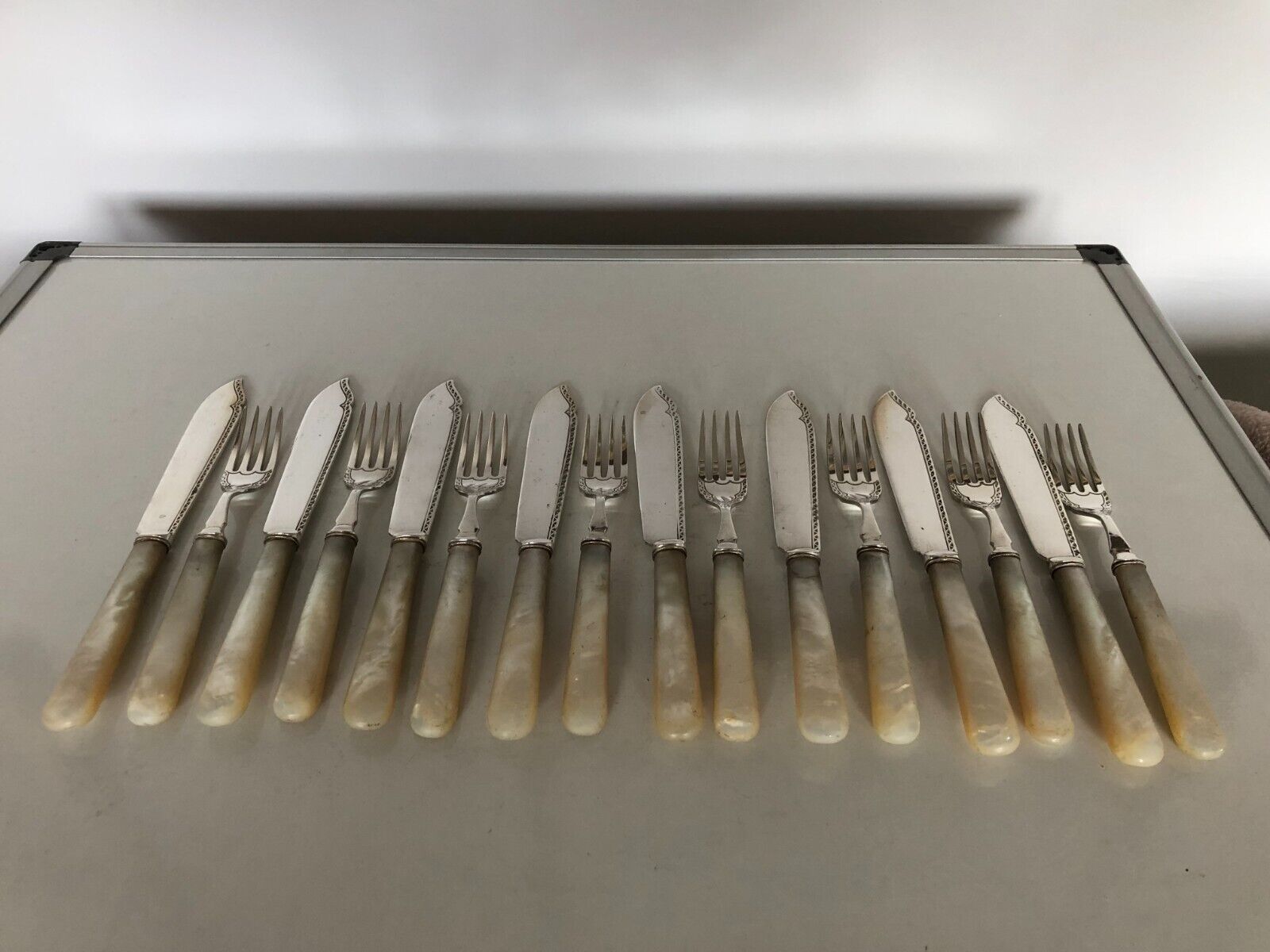 SET OF 8 SILVER PLATED FISH KNIVES & 8 FORKS WITH MOP HANDLES (MOP-76)