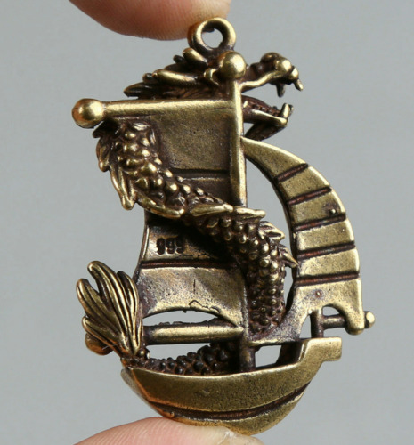 48MM Curio Chinese Bronze Animal Lucky Dragon Boat Ship Wealth Small Pendant一帆风顺