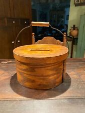 A GREAT 19TH CENTURY AMERICAN LIDDED PANTRY BOX WITH BALE HANDLE picture