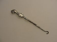 ANTIQUE ORNATE REPOUSSE STERLING SILVER HANDLE BUTTON HOOK  LOT #154 picture