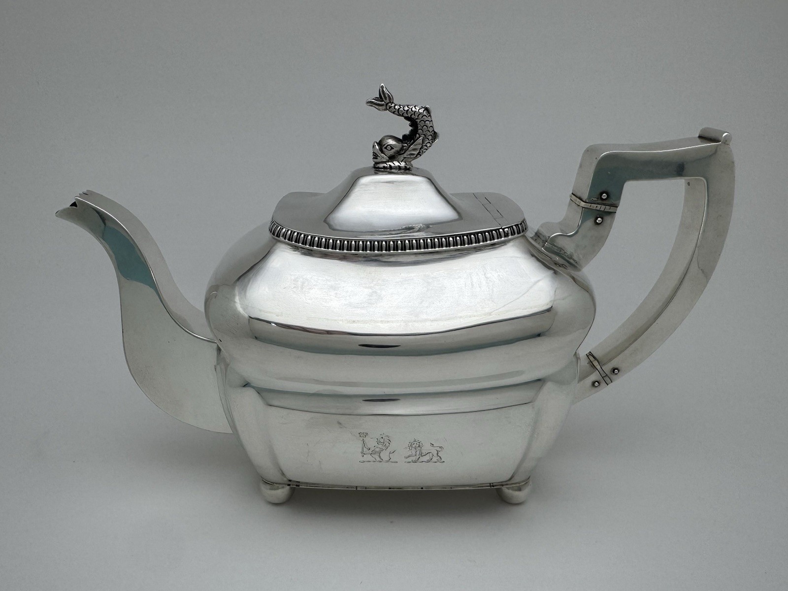 STUNNING IRISH GEORGIAN STERLING SILVER TEAPOT James Le Bass 1811 DUBLIN 773 GR.