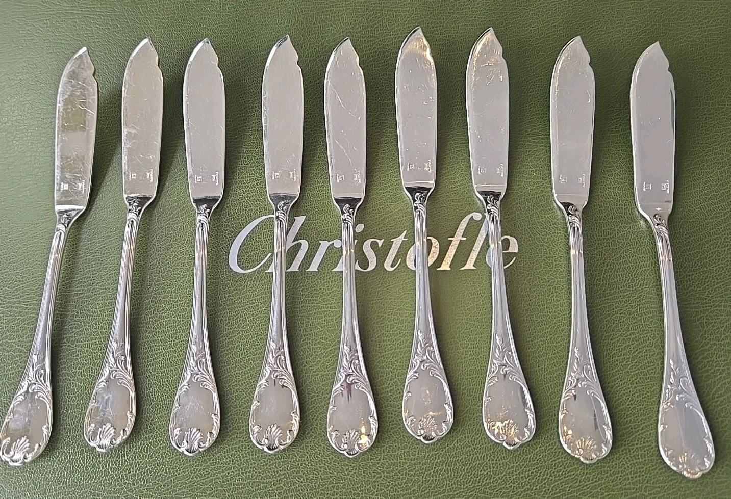 Set of 9 Christofle Marly Notched Individual Fish Knives Silver Plated France