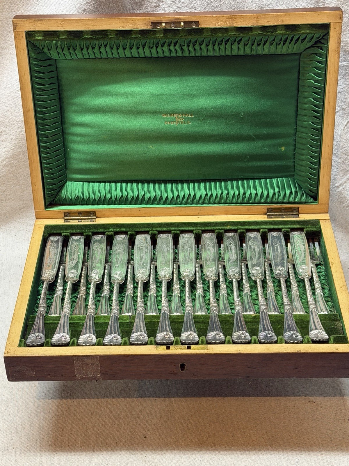 Nautical Themed Silver Plated Fish Set for 12 Engraved Fish Walker & Hall Boxed
