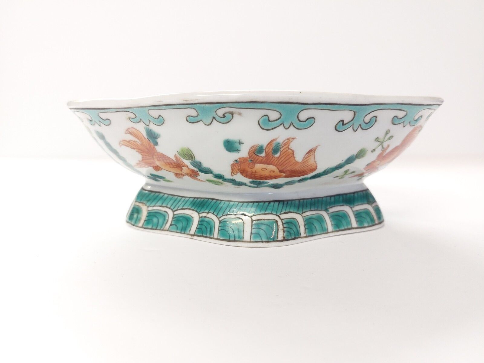 Chinoiserie Chinese Asian Painted Fish Porcelain Pedestal Bowl Dish